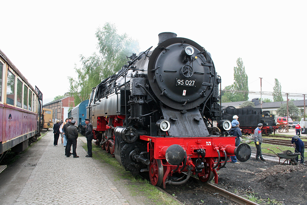 95 027 (Frderverein Bw Arnstadt e.V., Einsatz durch die HSB) in Blankenburg auf dem Gelnde des Vereins Brcke e.V. (22.05.2010)