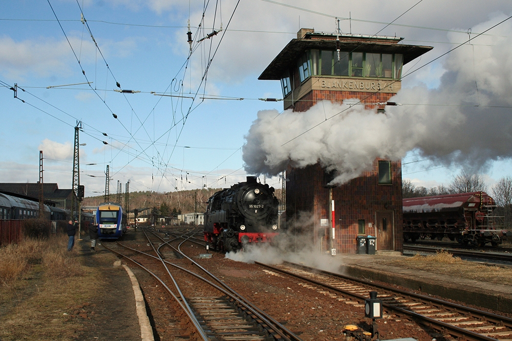 95 027 (Frderverein Bw Arnstadt e.V., Einsatz durch die HSB) auf Rangierfahrt in Blankenburg (19.02.2012)