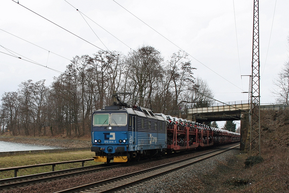 CD 372 014 mit einem Gz in Richtung Leipzig (Niederwartha, 11.03.2012)