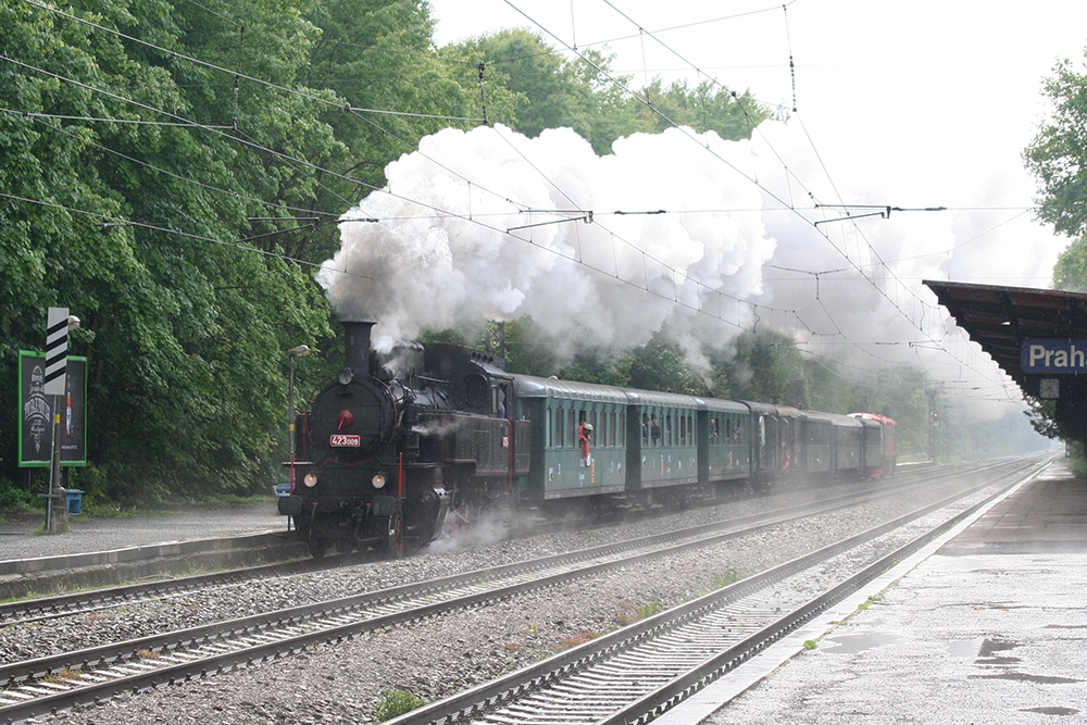 CSD-Dampflok 423 009 mit einem Sonderzug in Richtung Kolin (Praha-Klanovice, 25.05.2013)