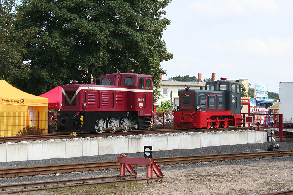 Die beiden Molli-Dieselloks „Angelika“ und „Otto“ (Bad Doberan, 06.08.2011)