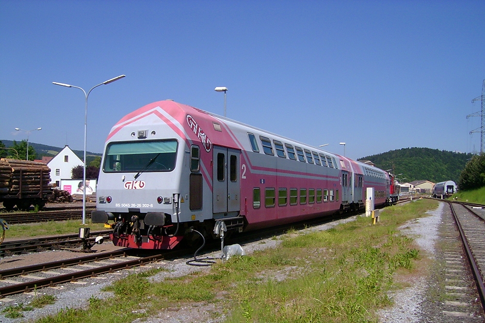 Doppelstock-Zug der GKB in Kflach (28.05.2005)
