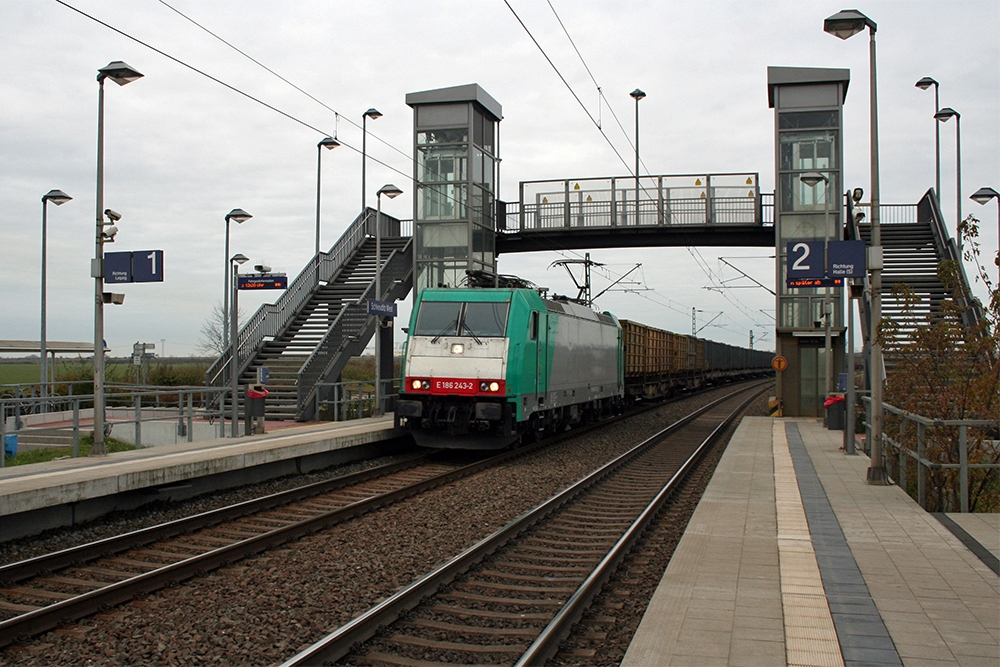 E186 243 mit einem Gz in Richtung Leipzig (Schkeuditz West, 19.11.2011)