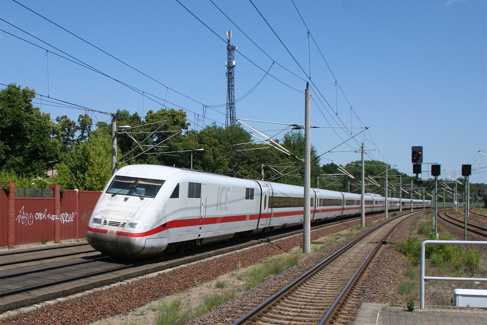 Ein 401er als ICE 692 (Stuttgart – Berlin) (Rathenow, 27.06.2010)