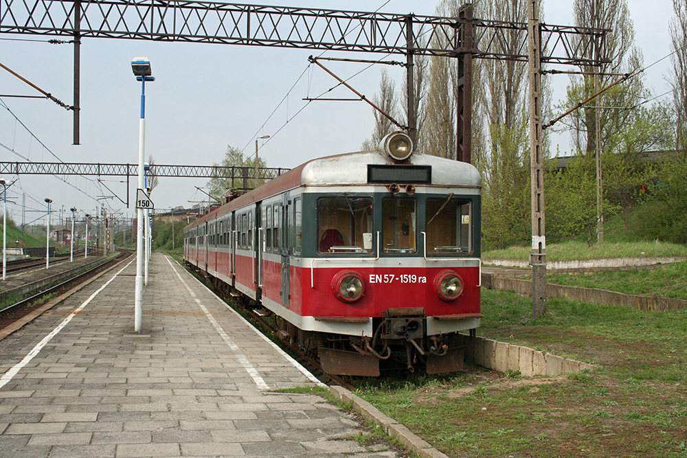 EN 57 – 1519 ra/rb abgestellt in Kostrzyn (Kstrin) (17.04.2011)