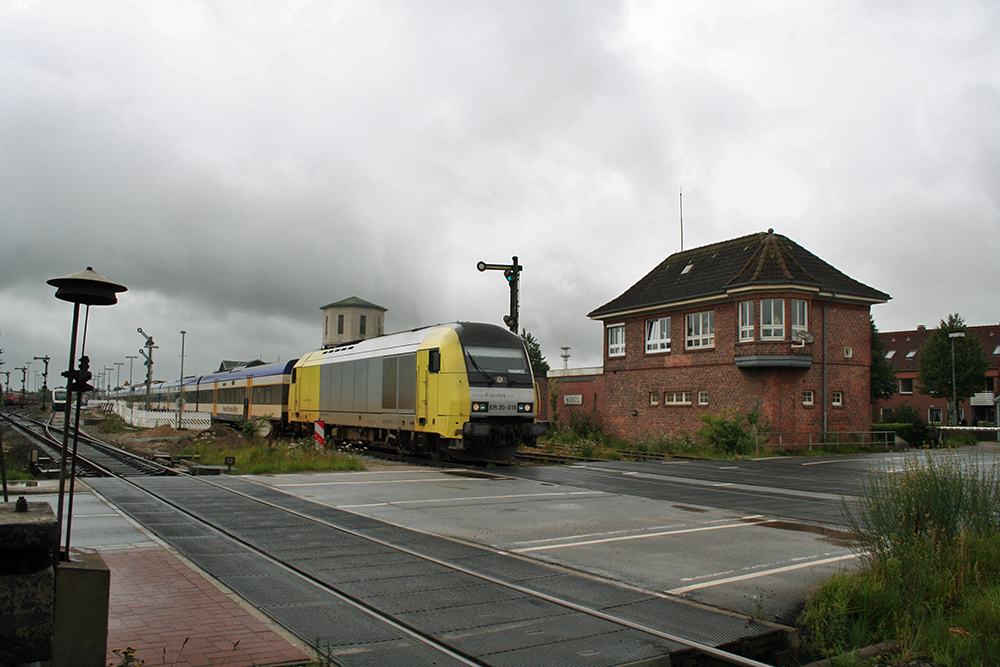 ER 20-015 mit NOB 81710 (Hamburg-Altona – Westerland/Sylt) (Niebll, 23.07.2011)