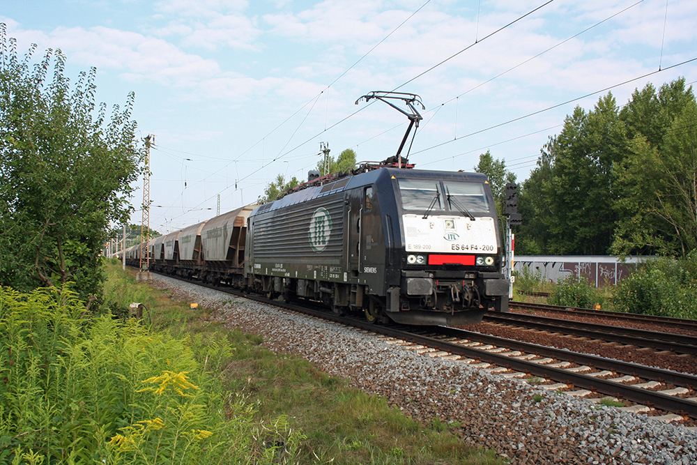 ES 64 F4-200, vermietet an die ITL mit einem Transcereales-Zug Richtung Leipzig-Schnefeld (Leipzig-Thekla, 10.08.2010)