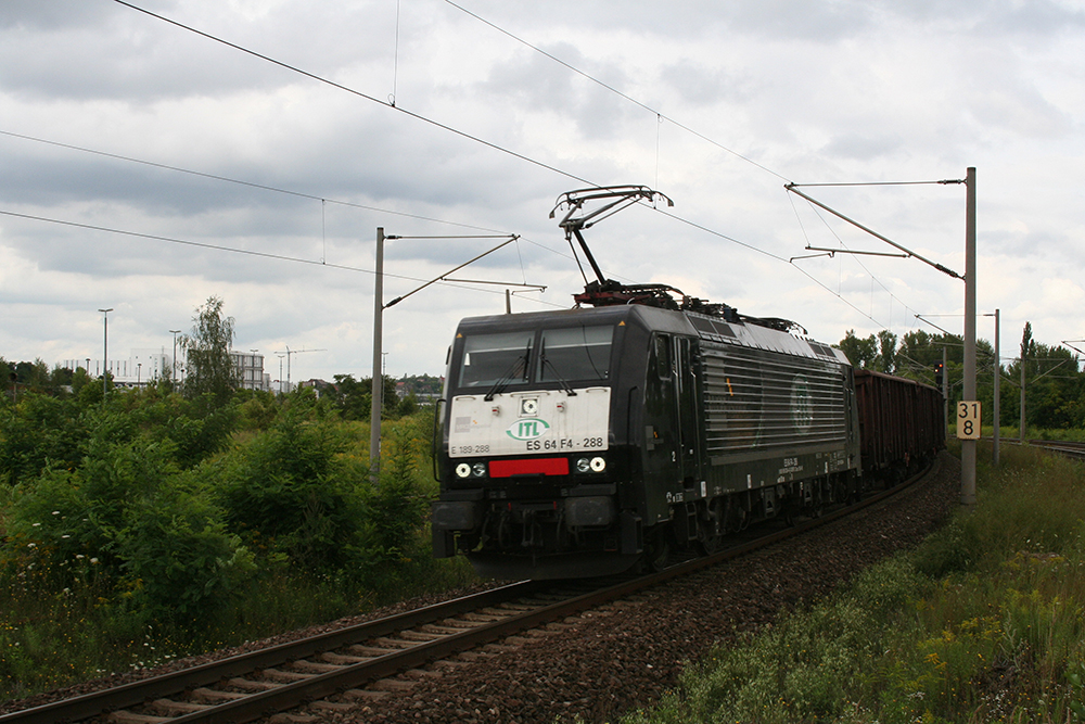 ES 64 F4-288, vermietet an die ITL, mit einem Gterzug in Richtung Naumburg/Saale (Weienfels, 07.08.2011)