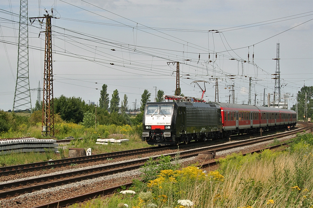 ES 64 F4-844 mit RB 16322 (Halle/Saale – Eisenach) (Grokorbetha, 28.07.2011)