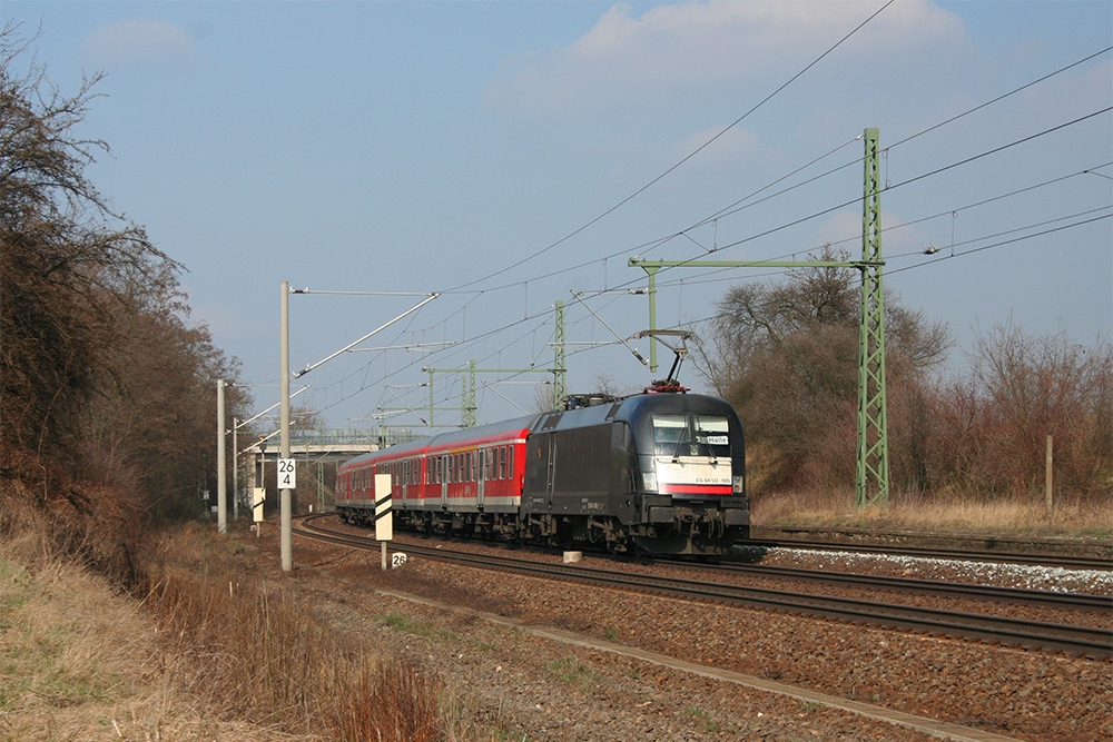 ES 64 U2-005 mit RB 16321 (Eisenach – Halle/Saale) (Schkortleben, 23.03.2012)