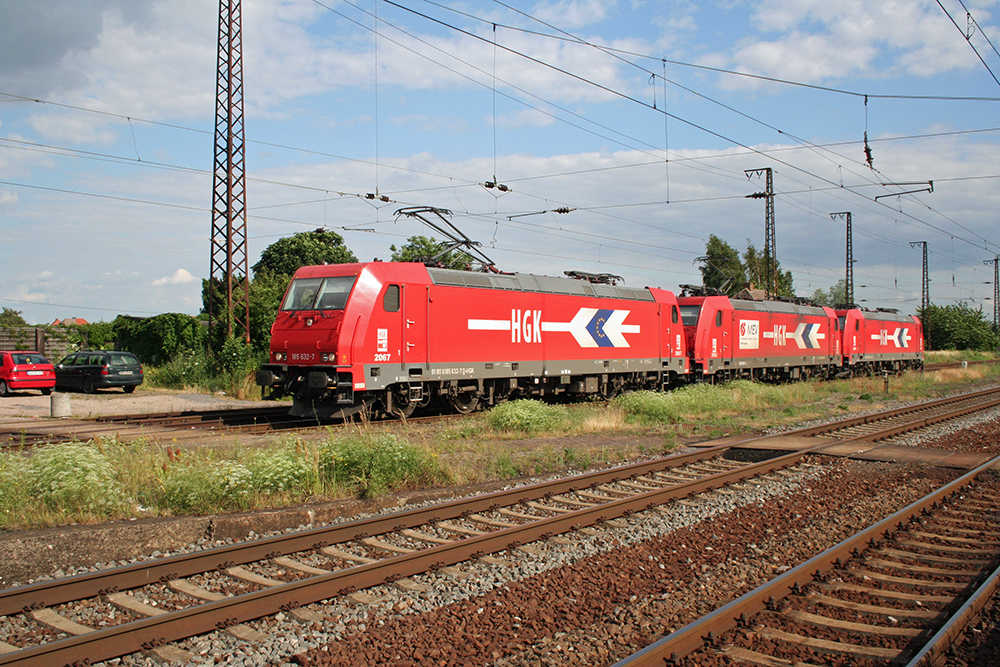 HGK-Lokzug mit 185 632 und 2 weiteren HGK-185er in Grokorbetha (06.07.2010)