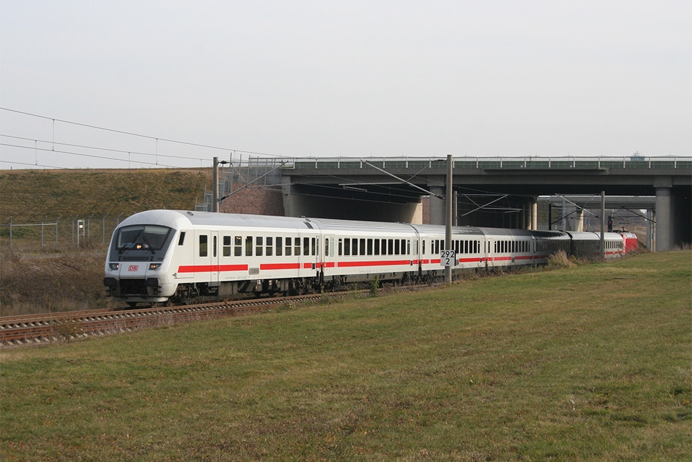 IC 2048 (Leipzig – Hannover – Kln) nahe Leipzig/Halle Flughafen (26.11.2011)