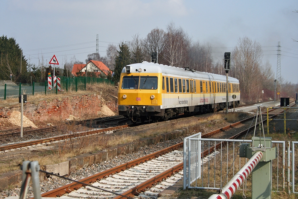 Lichtraumprofil-Messtriebwagen 719 045 auf dem Weg von Zeitz nach Weienfels (Theien, 06.03.2012)