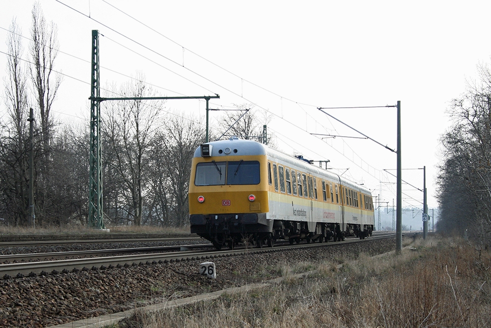 Lichtraumprofil-Messtriebwagen 719 045 auf dem Weg von Grokorbetha nach Weienfels (Schkortleben, 06.03.2012)