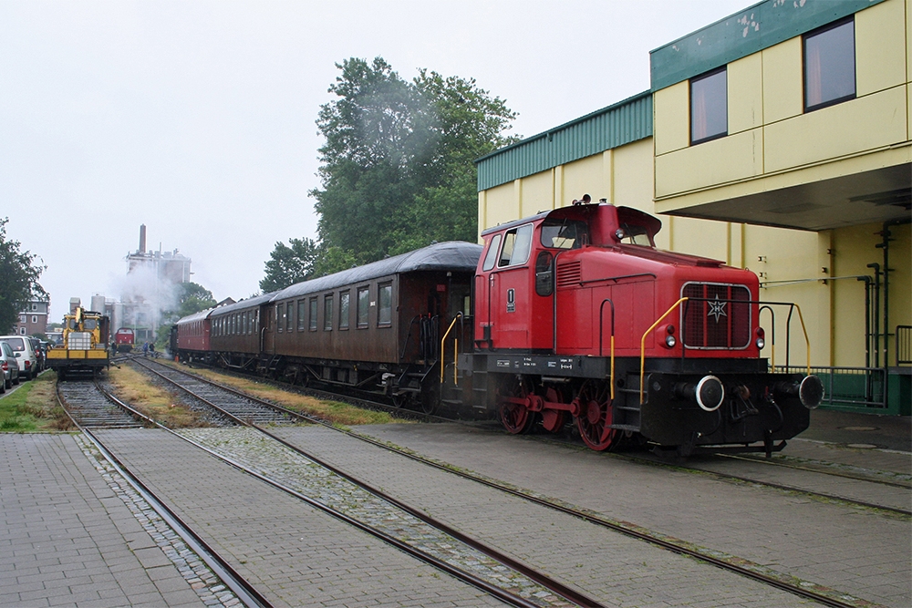 Lok 1 der Angelner Dampfeisenbahn am Zugschluss des Museumszuges von Kappeln nach Sderbrarup in Kappeln (24.07.2011)