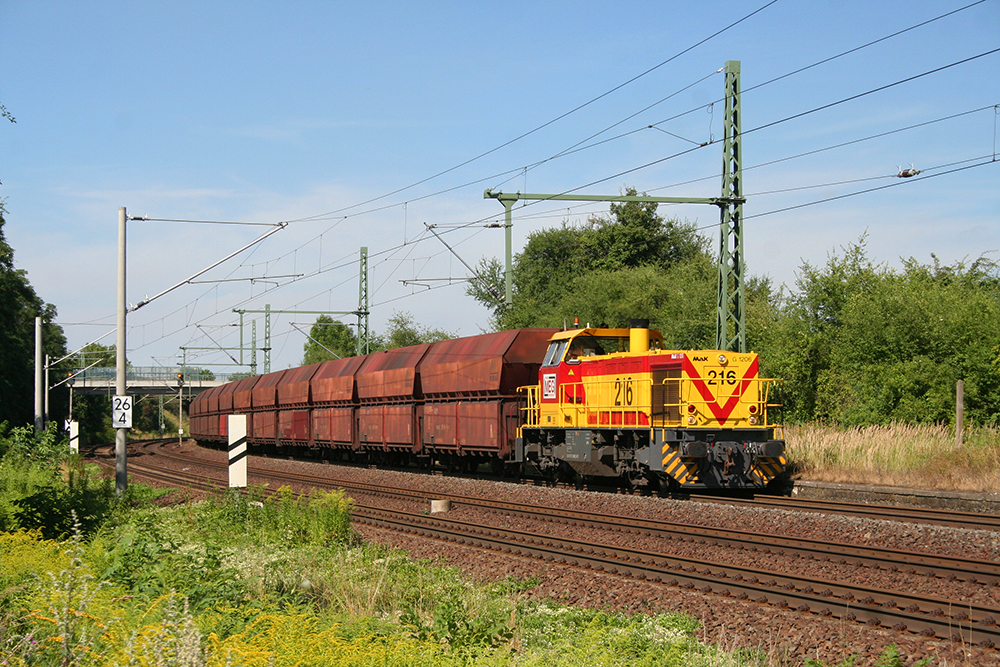 MEG 216 mit Leer-Kohlezug von Buna nach Whlitz (Schkortleben, 01.08.2013)