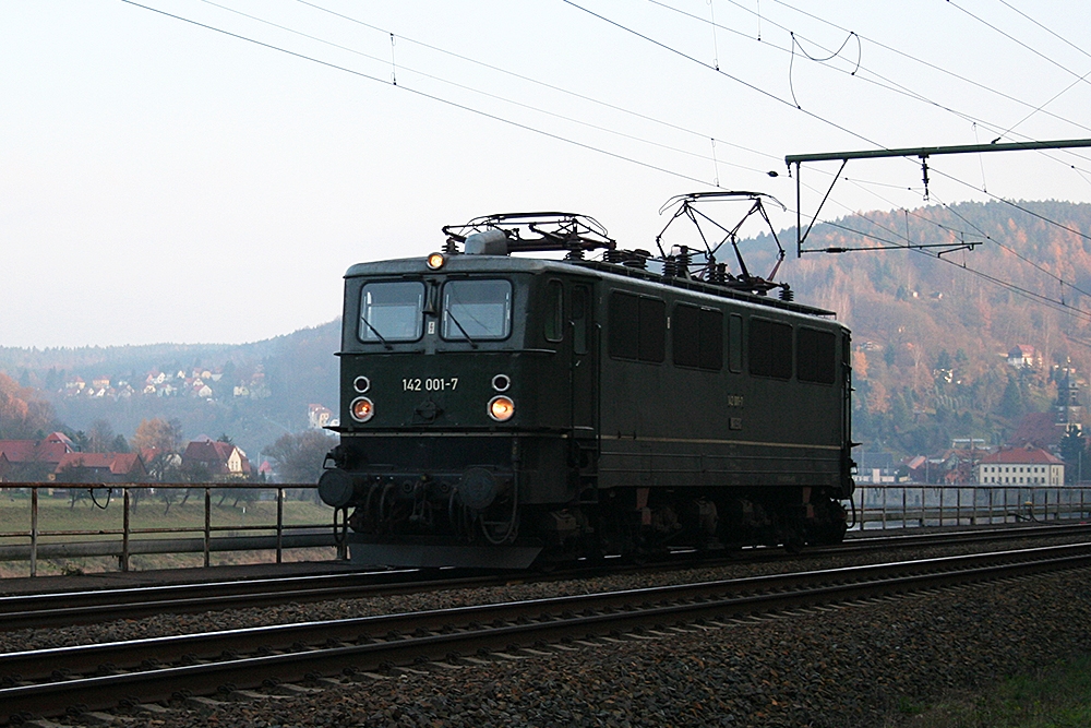 MTEG-142 001 solo Richtung Pirna (bei Knigstein/Sachsen, 17.11.2012)