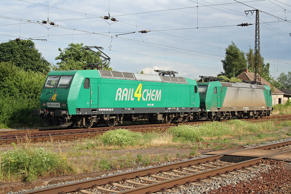 r4c-Lok 145-CL 003 und eine 185er in Grokorbetha (06.07.2010)