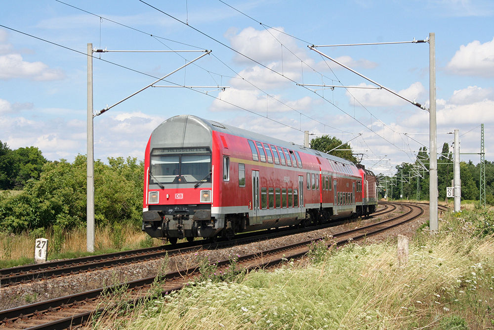 RB 26721 (Leipzig – Weienfels), geschoben von 143 337 (Schkortleben, 25.07.2010)