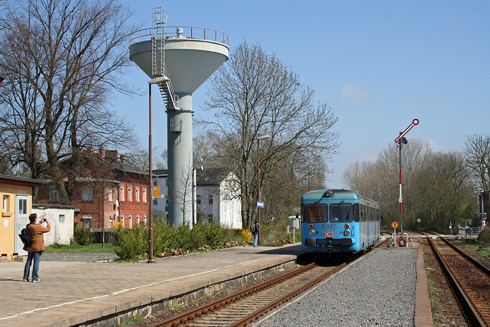 Triebwagen der „Wipperliese“ als RB 34784 (Helbra – Wippra) in Klostermansfeld (09.04.2011)