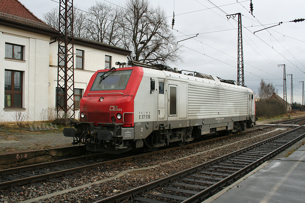 Veolia E37 518 abgestellt in Grokorbetha (01.01.2012)