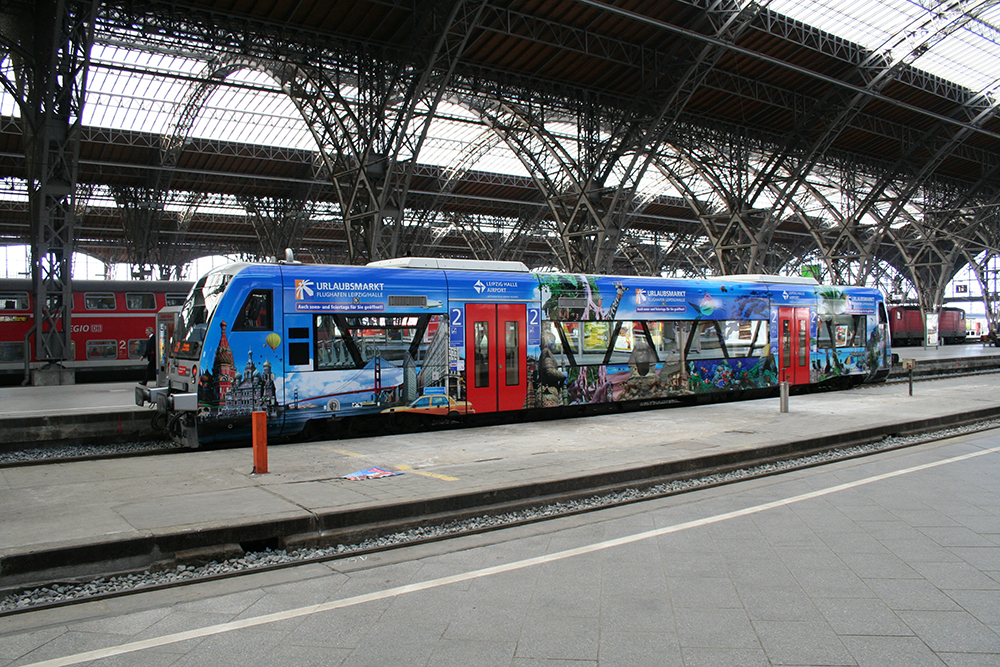 VT 011 der Mitteldeutschen Regiobahn als MRB 80183 (Leipzig Hbf. – Leipzig Flughafen) (Leipzig Hbf., 09.04.2011)