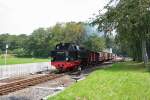 99 2324 mit dem „Hundertjhrigen Zug“ auf dem Weg von Bad Doberan nach Khlungsborn bei der Abfahrt in Heiligendamm (06.08.2011)