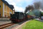 50 3616 und 106 992 vom VSE Eisenbahnmuseum Schwarzenberg e.V. mit einem Trafo-Transportzug von Markersbach ber Aue nach Thalheim, in Aue am Stadion (16.06.2012)