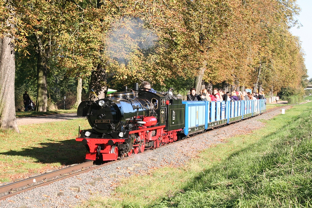  „03 002“ der Parkeisenbahn am Auensee in Leipzig (16.10.2011)