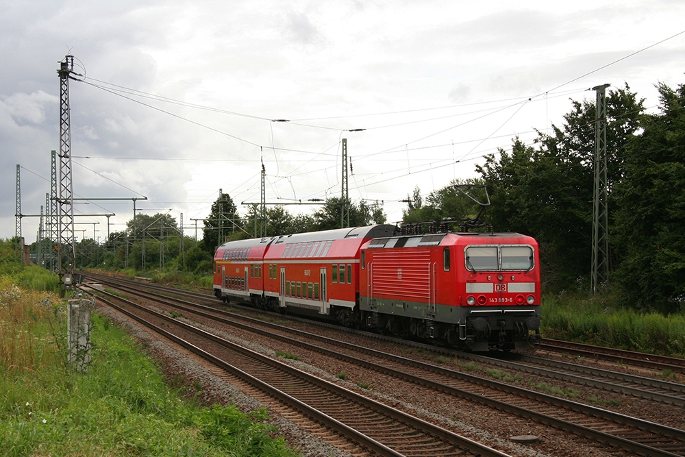 143 893 mit RB 26425 (Leipzig – Weienfels) (Grokorbetha, 13.07.2012)