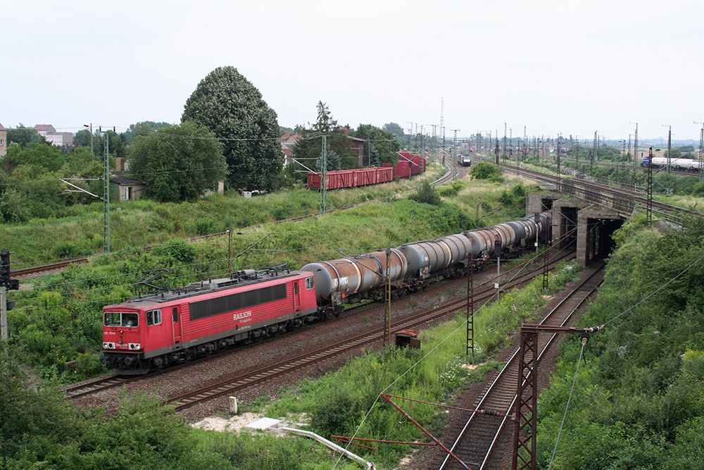 155 172 mit Kesselwagen nach Leipzig (Grokorbetha, 21.07.2011)