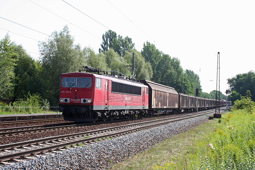 155 202 mit Gz in Richtung Leipzig-Wahren (Leipzig-Thekla, 10.08.2010)