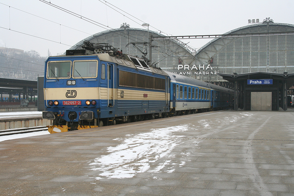 362 057 mit R 842  Tocnik  (Praha – Klatovy) (Praha hl.n., 25.01.2013)  