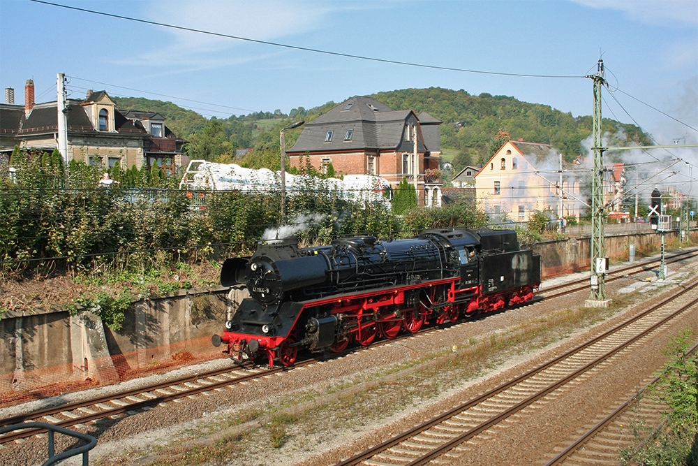 41 1144 der IGE Werrabahn Eisenach beim Umsetzten in Camburg/Saale (25.09.2011)