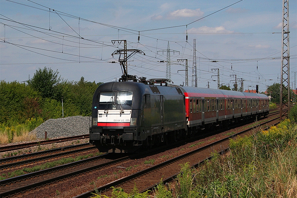 ES 64 U2-005 mit RB 16321 (Eisenach – Halle/Saale) (Großkorbetha, 01.08.2013)