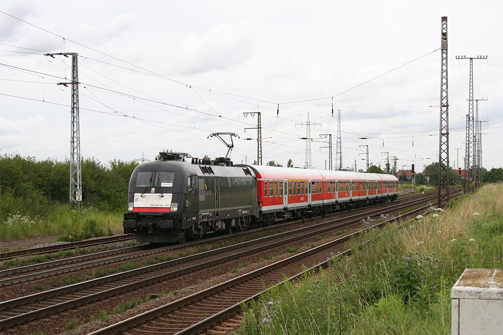 ES 64 U2-037 mit RB 91650 (Halle/Saale – Naumburg/Saale) (Grokorbetha, 13.07.2012)