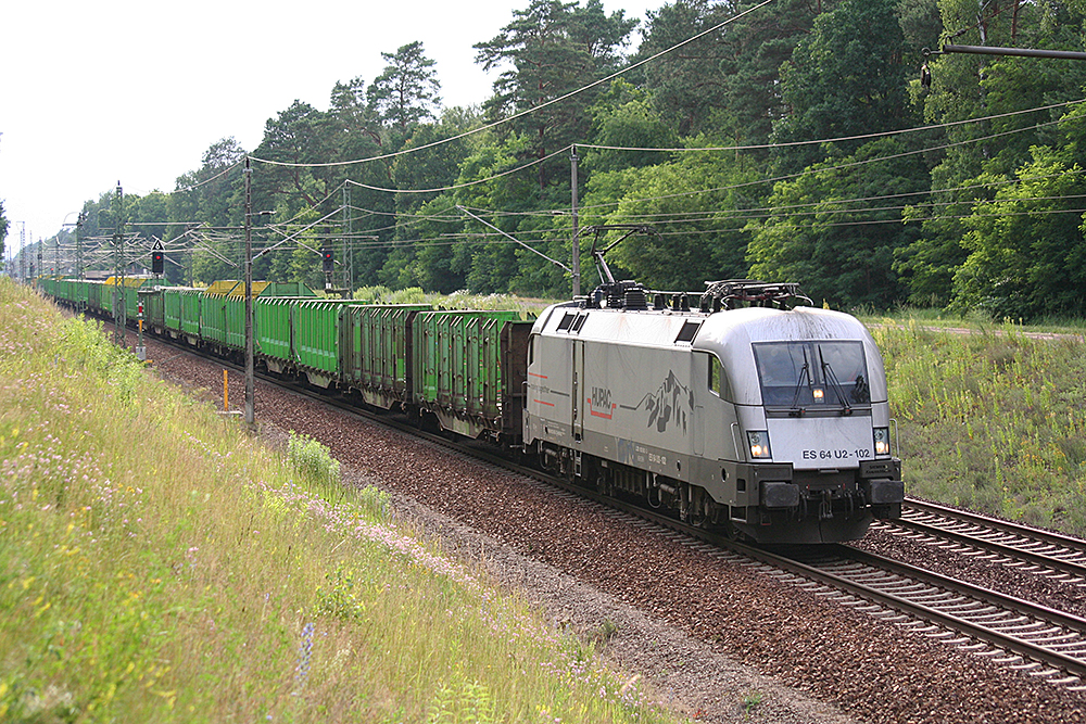 HUPAC-Taurus ES 64 U2-102 mit Gz in Richtung Frankfurt/Oder (Fangschleuse, 29.06.2012)