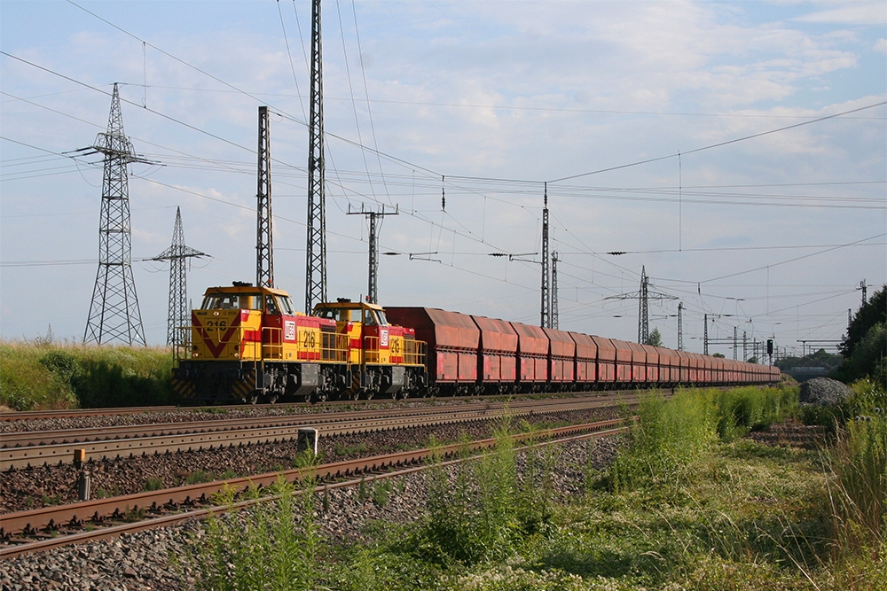 MEG 216 und 215 mit Kohlependelzug Whlitz – Buna (Grokorbetha, 26.07.2013)