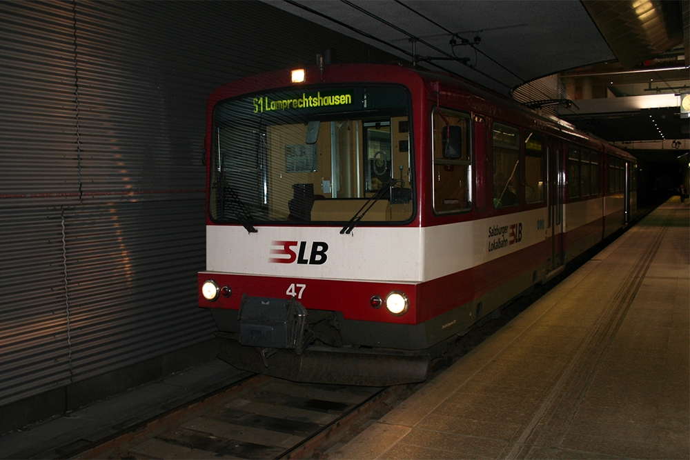 SLB-47 als S1 nach Lamprechtshausen in Salzburg Lokalbahnhof (10.10.2009)