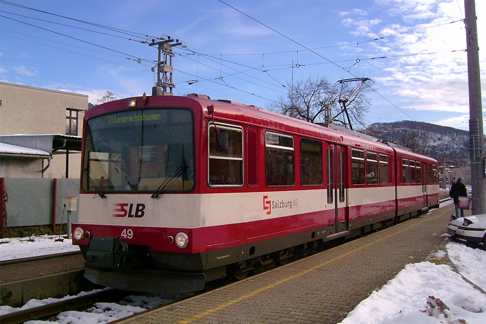 SLB-49 als S1 nach Lamprechtshausen in Salzburg-Itzling (04.12.2005)
