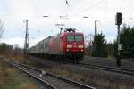 145 075 mit einem Containerzug in Richtung Dresden (Coswig bei Dresden, 31.03.2012)