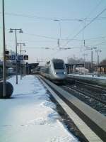 TGV POS durchf�hrt bei winterlichen Wetter den Bahnhof Karlsruhe Durlach(Martin)